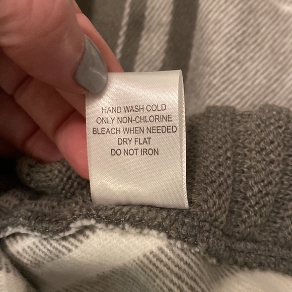 Coco & Carmen turtleneck poncho - Picture 9 of 11